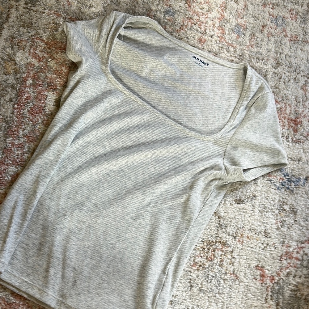Old Navy Light Gray Short Sleeve Tee